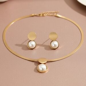 Elegant Gold and Pearl Jewelry Set